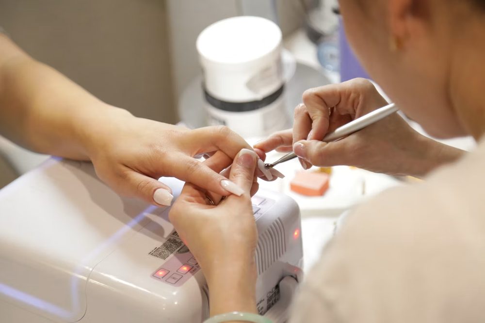 Manicure w studiu paznokci